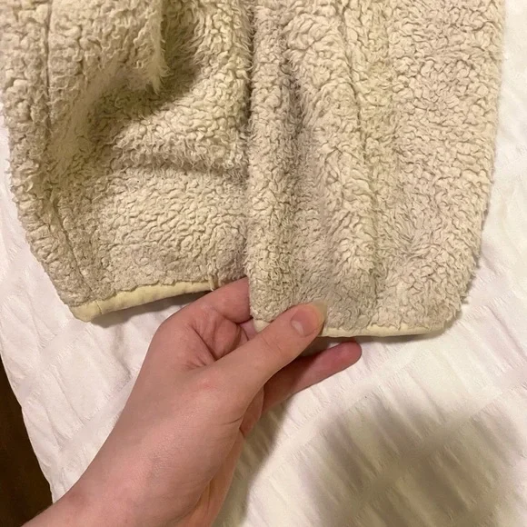 Cream North Face Sherpa Jacket Size Small! - Picture 8 of 9